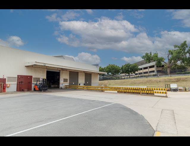 11,924M² WAREHOUSE TO LET IN HALFWAY GARDENS